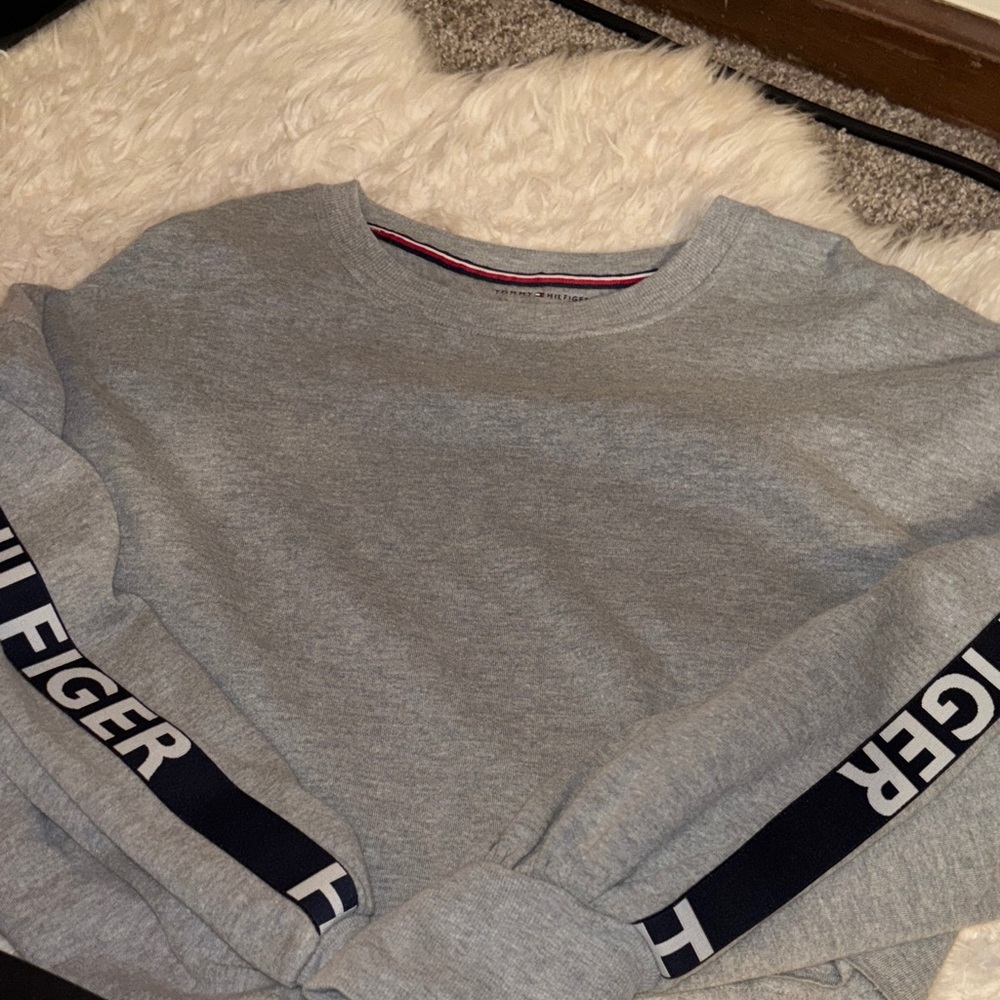 Tommy Hilfiger cropped shirt